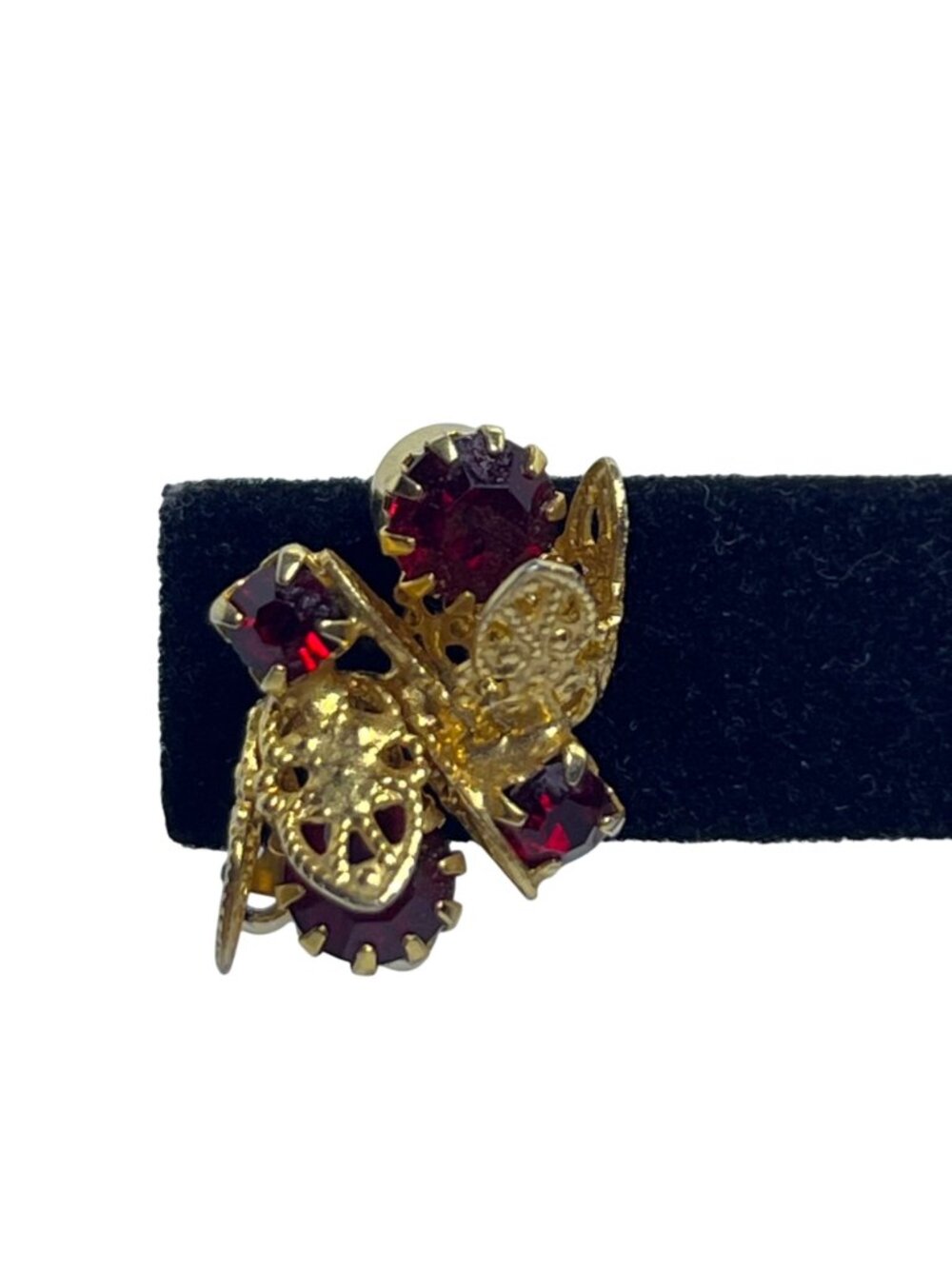 Gold Tone And Red Rhinestone Wreath Brooch With Matching Clip On Earrings (6424) - Picture 8 of 11